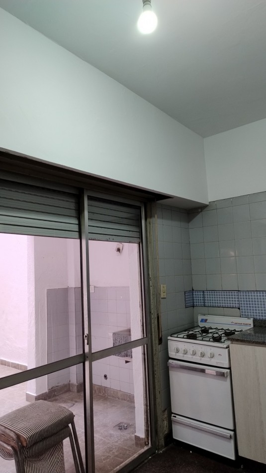 1 Dormitorio con patio. Corrientes 1270